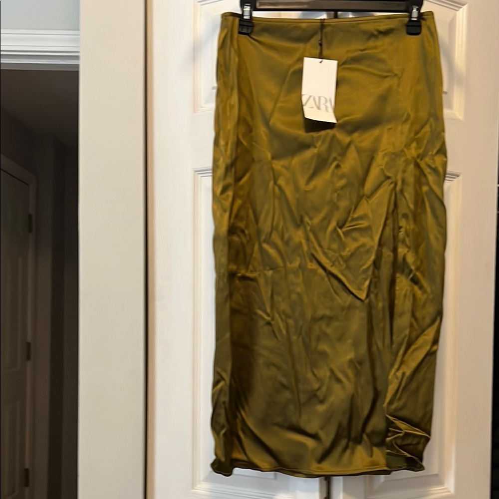 Zara olive Green Midi Pencil Skirt with slit Detail